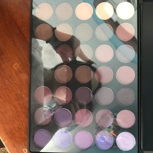 Morphe 35P pallets